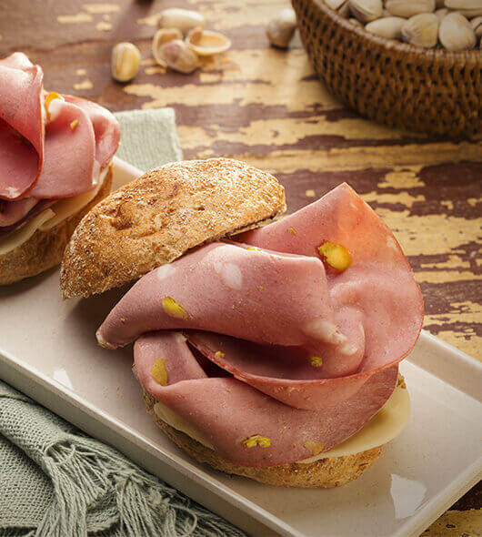 Mortadela Bologna Fatiada Com Pistache