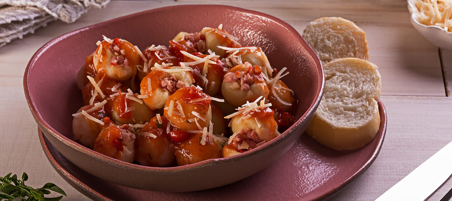 Gnocchi com molho de linguiça com pimenta biquinho Ceratti